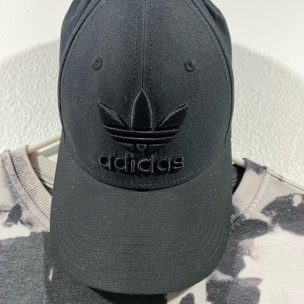 Black Adidas woman’s baseball cap